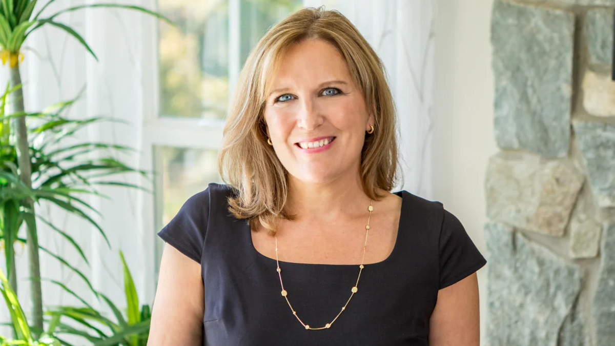 How do I find a reputable real estate agent with strong online presence?